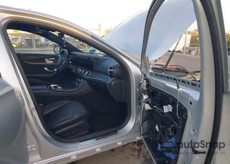 2018 Mercedes-Benz E 300 from USA, damaged, VIN WDDZF4JB3JA312487